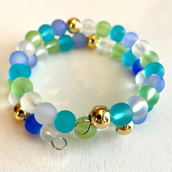 Hand Crafted Jewelry - NWOT Memory Wire 18k Gold Plated and Seaglass Beaded Bracelet